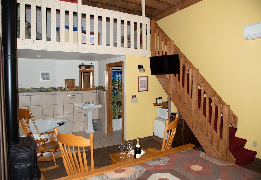 Farm Loft Whirlpool Suite photo 2