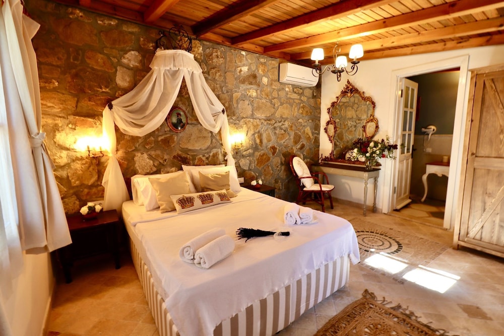 Superior Room, Patio, Pool View