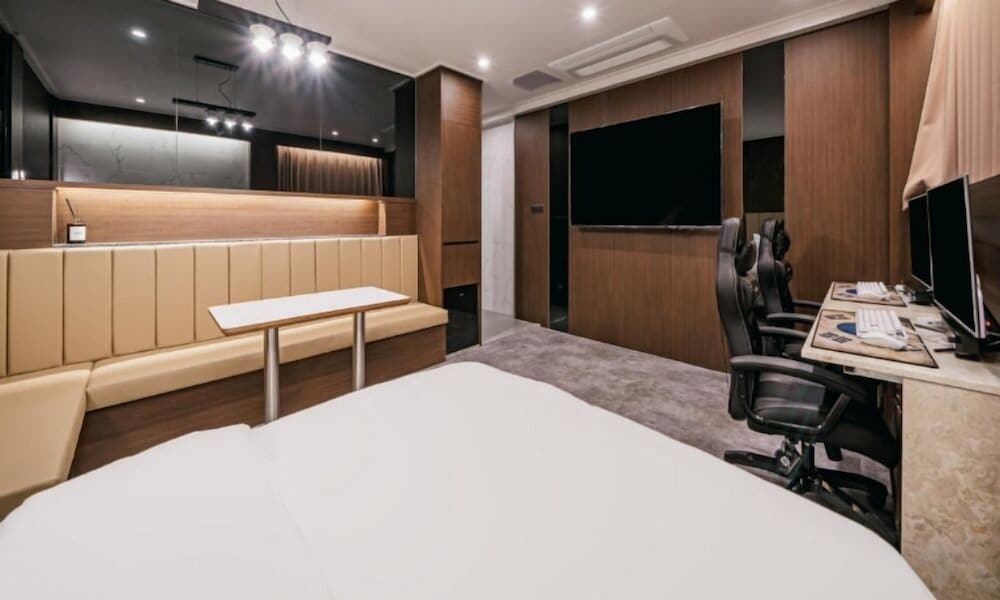 Queen Room - Photo 1