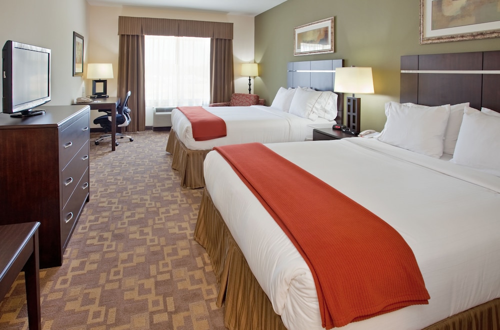 Standard Room, 2 Queen Beds, Accessible Bathtub (Mobility) - Photo 1