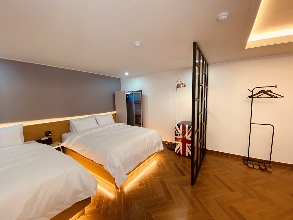 Suite - Photo 3