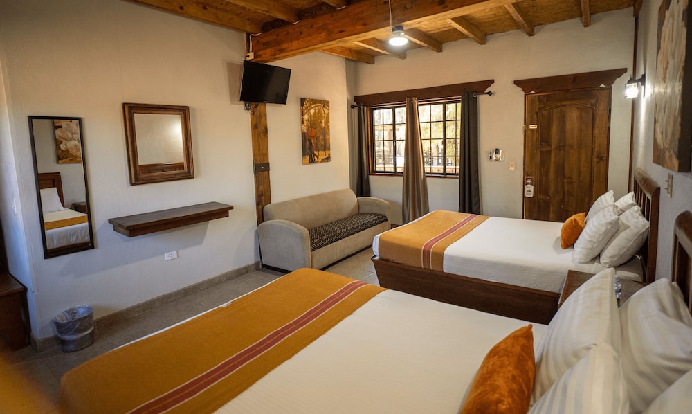 Classic Room, 2 Queen Beds photo 2