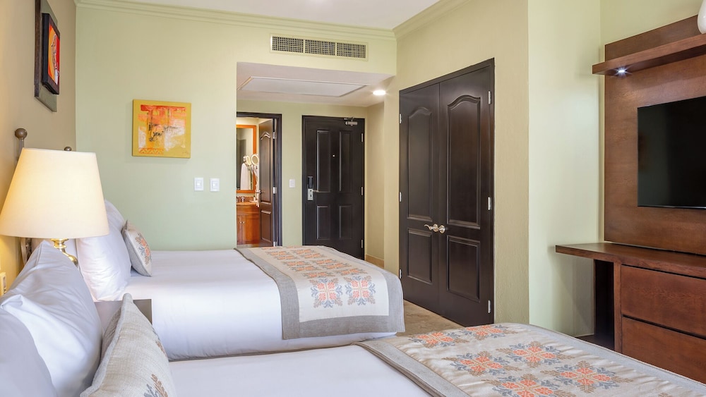 Two Bedroom Suite - Photo 3