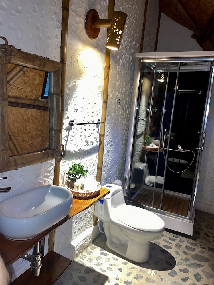 Presidential Bungalow, Multiple Beds, Hot Tub, Mountain View photo 3