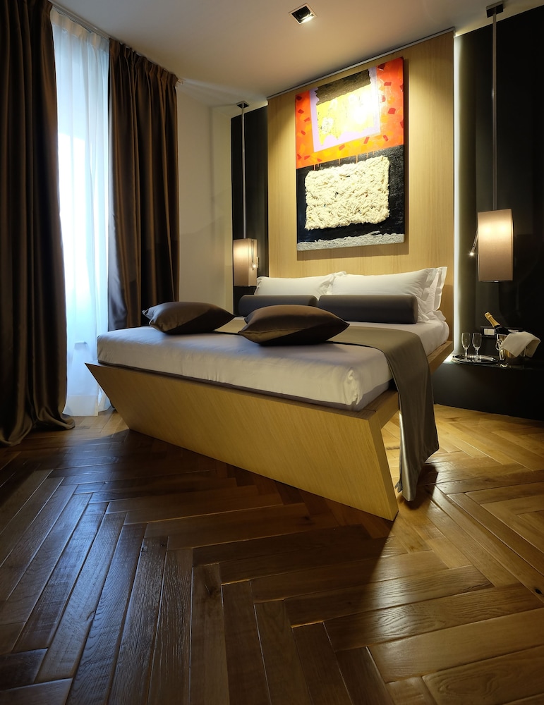 Standard Double Room, 1 Double Bed, Private Bathroom, Courtyard View photo 3