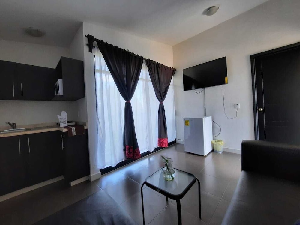 Suite, 2 Bedrooms, Balcony, Annex Building photo 1