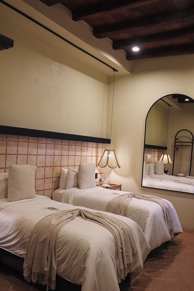 Superior Twin Room, No Windows photo 3