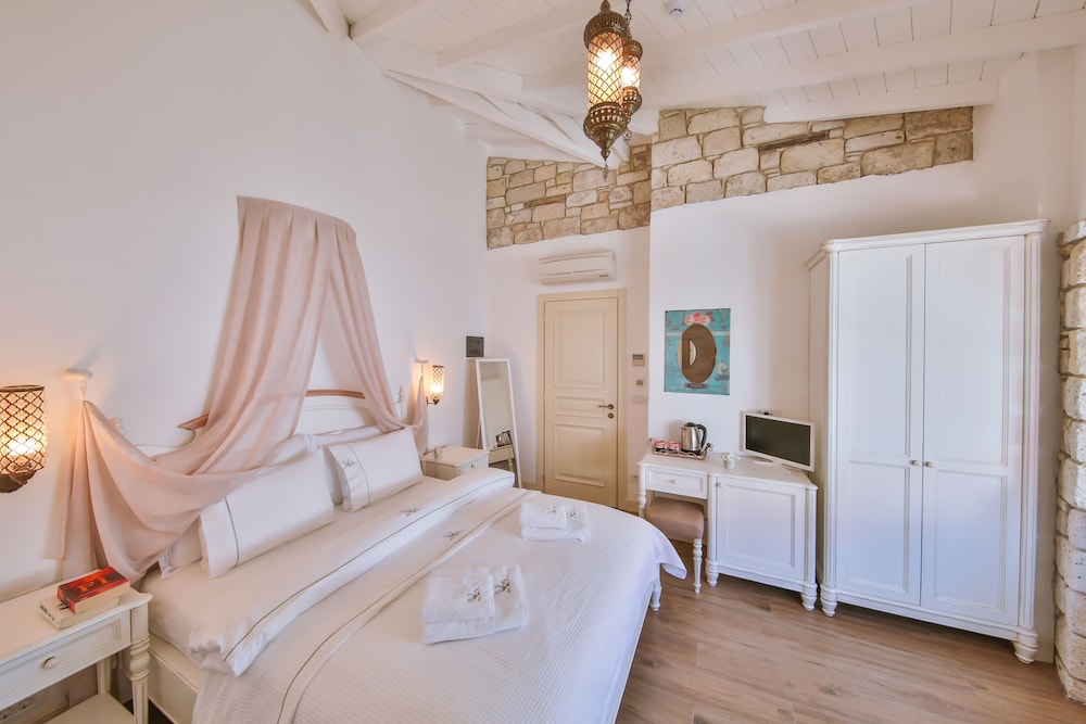 Junior Double Room, 1 Queen Bed, Corner