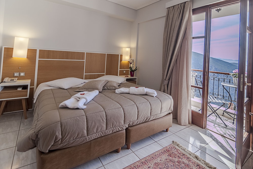 Double or Twin Room with Balcony (Panoramic View) - Photo 5