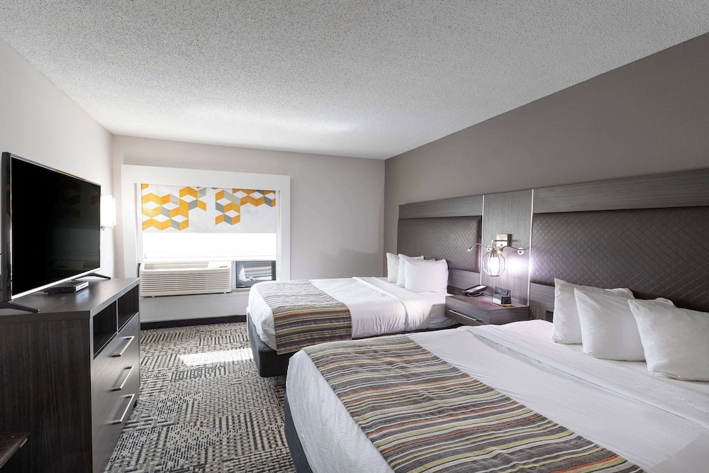 Suite, Multiple Beds, Non Smoking - Photo 2