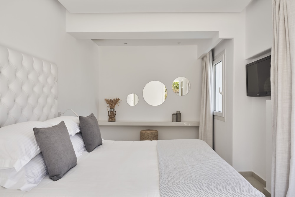 Deluxe Room, Sea View - Photo 5