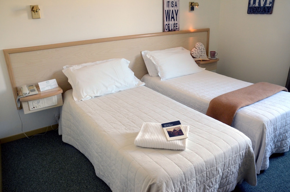 Triple Room, 3 Twin Beds photo 1