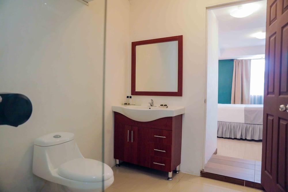 Comfort Studio, 1 Queen Bed, Courtyard View photo 2