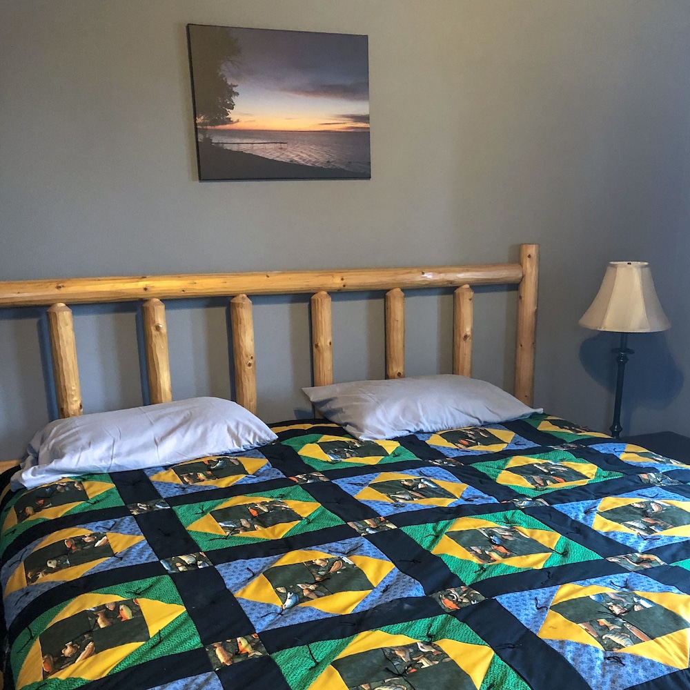 Cottage (4-bed lakeview cottage)