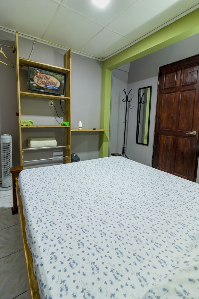 Habitación mediana #8 baño Compartido -CAMA MATRIMONIAL