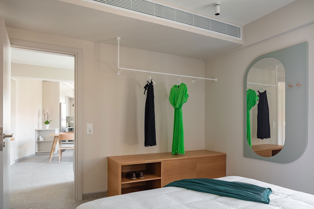 Big One Bedroom Apartment H photo 3