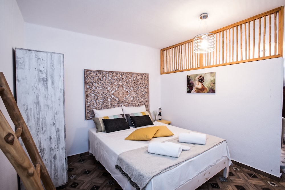 Luxury Triple Room, Smoking, Hill View