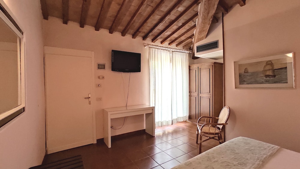 Economy Double Room, 1 Queen Bed, Garden View photo 2