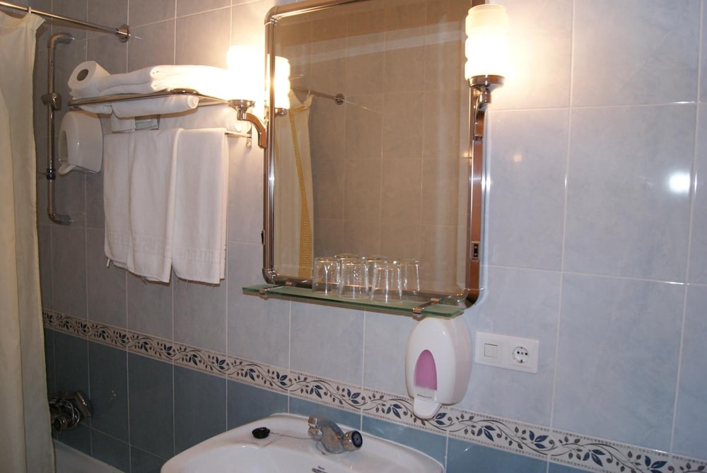Standard Quadruple Room - Photo 5
