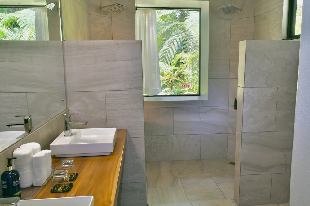 Luxury Villa, 2 Bedrooms, Hot Tub, Ocean View photo 2
