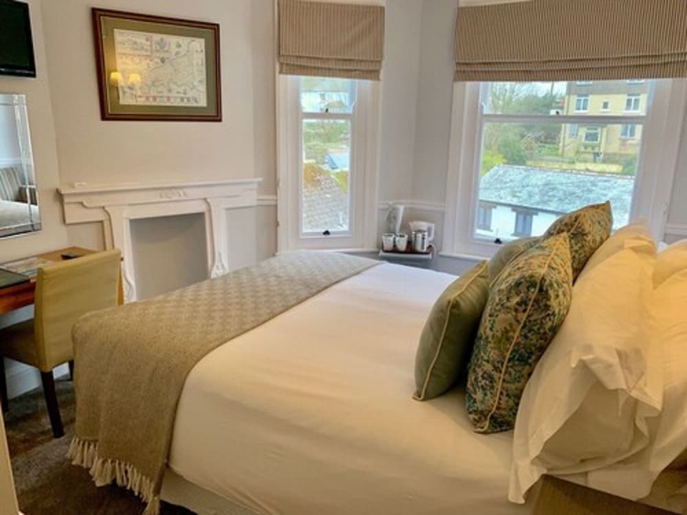 Double Room, 1 King Bed, Ensuite - Room 9- 1st Floor, Front (Not dog friendly) photo 2