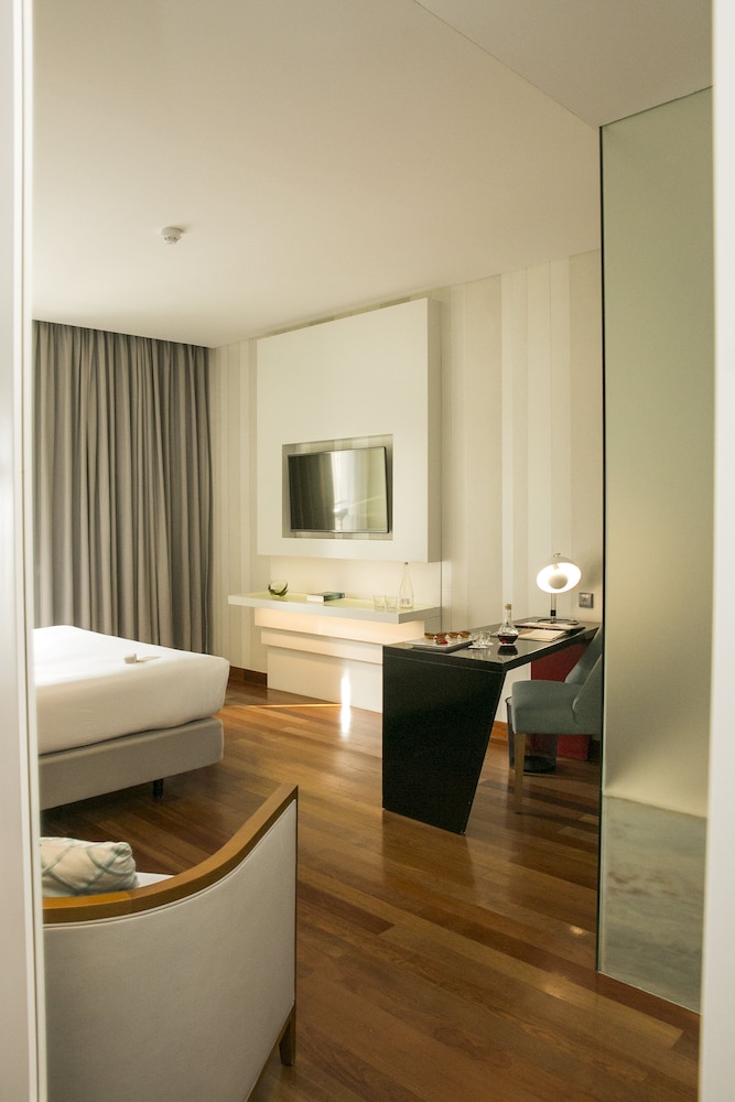 Premium Room (King Size Bed)