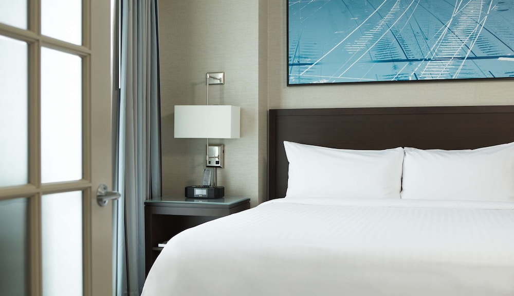 Suite, 1 King Bed - Photo 1
