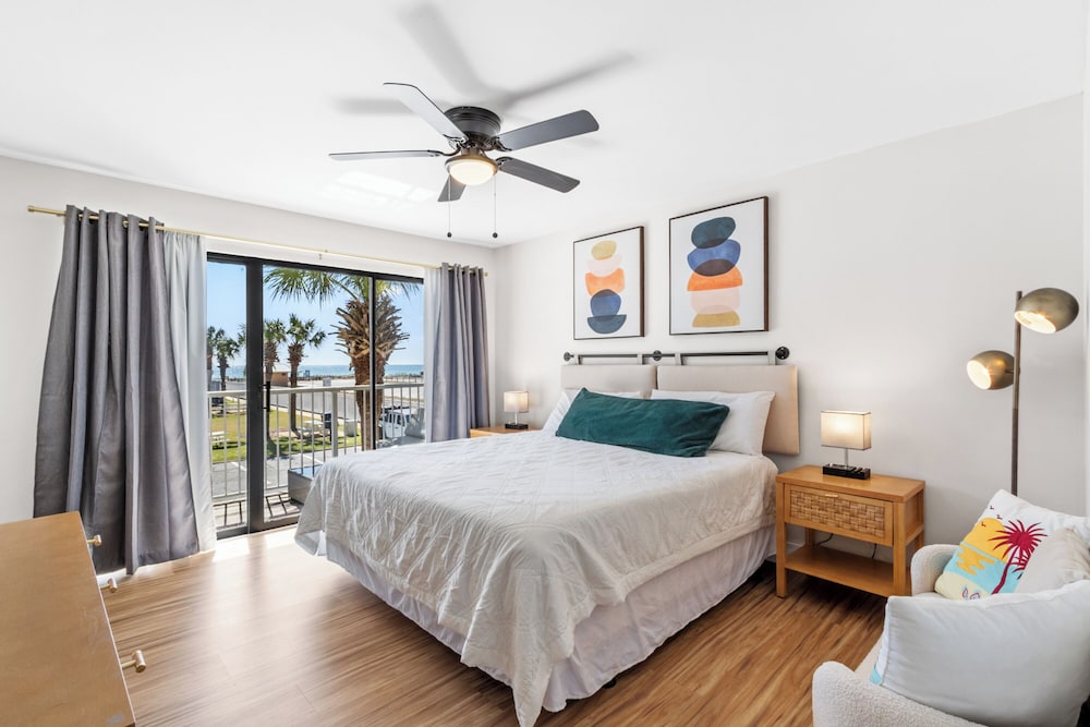 Standard Condo, 2 Bedrooms, Balcony, Courtyard View photo 2