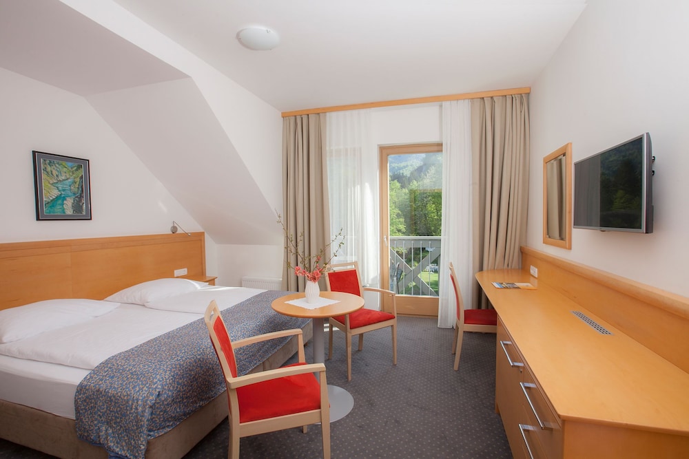 Superior Double or Twin Room, Balcony - Photo 9