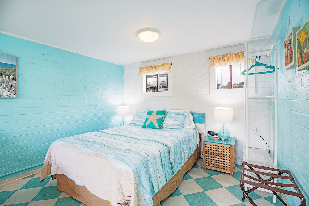 Comfort Condo, 2 Bedrooms, Partial Ocean View, Sea Facing photo 2