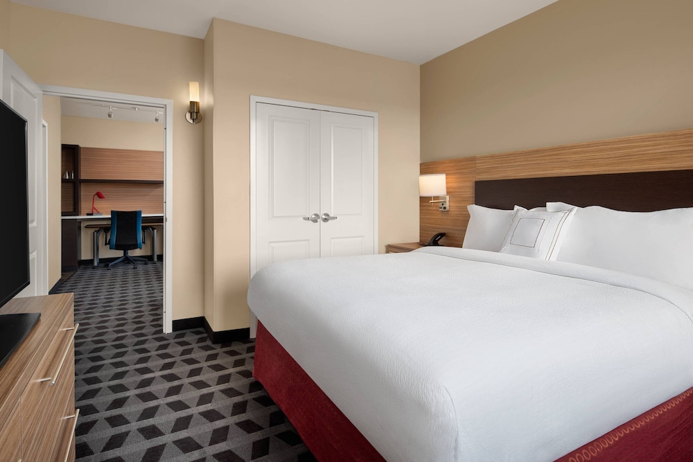 Suite, 1 Bedroom - Photo 8