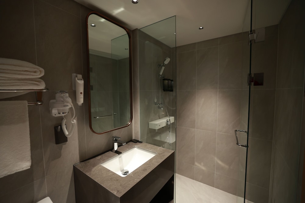 Standard Single Room (24 Hours)-transit passenger only photo 3