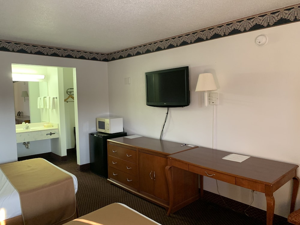 Room, 2 Double Beds, Smoking - Photo 3