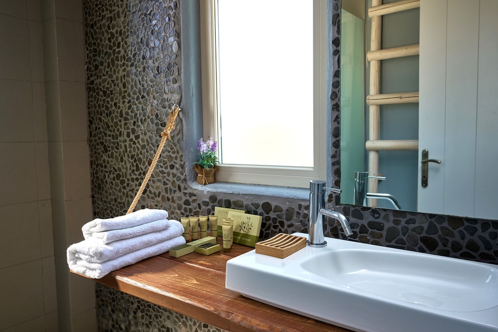 Traditional Suite with Panoramic Sea View photo 2