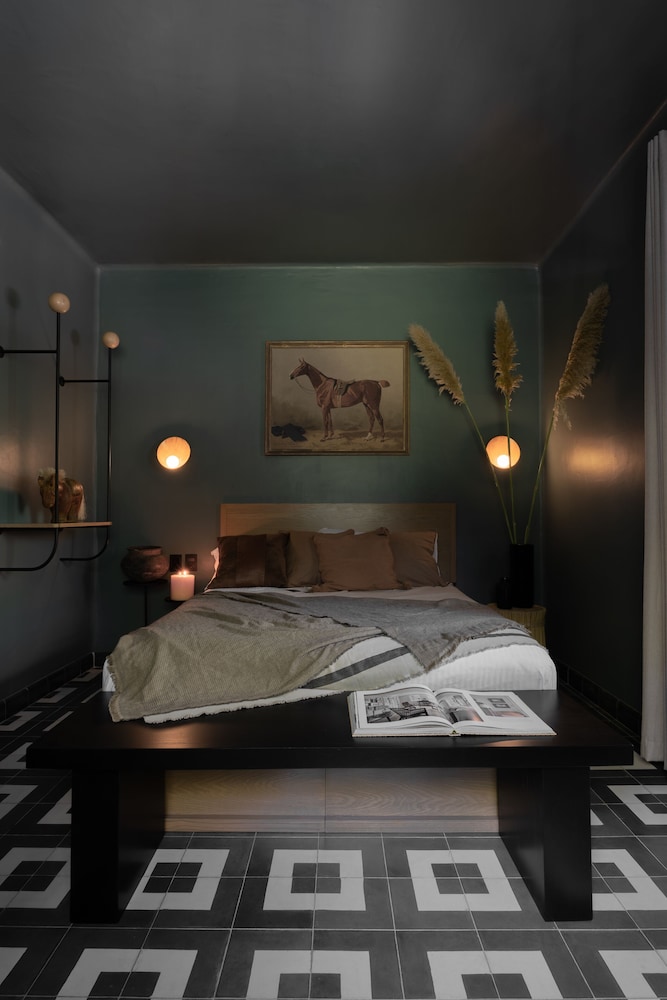 Comfort Room, 1 Queen Bed, Balcony, City View