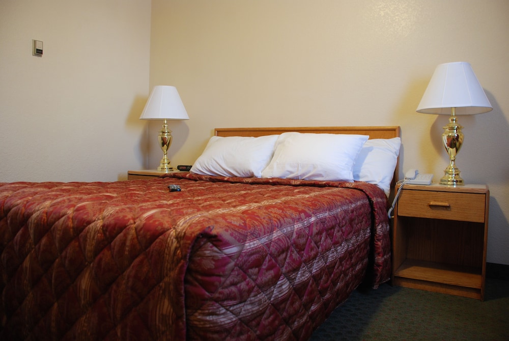 Standard Room, 1 King Bed, Kitchenette - Photo 1