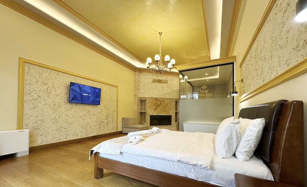 Deluxe Room, Fireplace, Poolside photo 2
