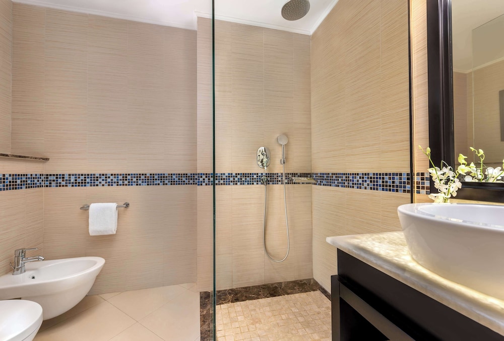 Family Suite, Evening Drinks & Canapes Section, Free Shuttle To Public Beach