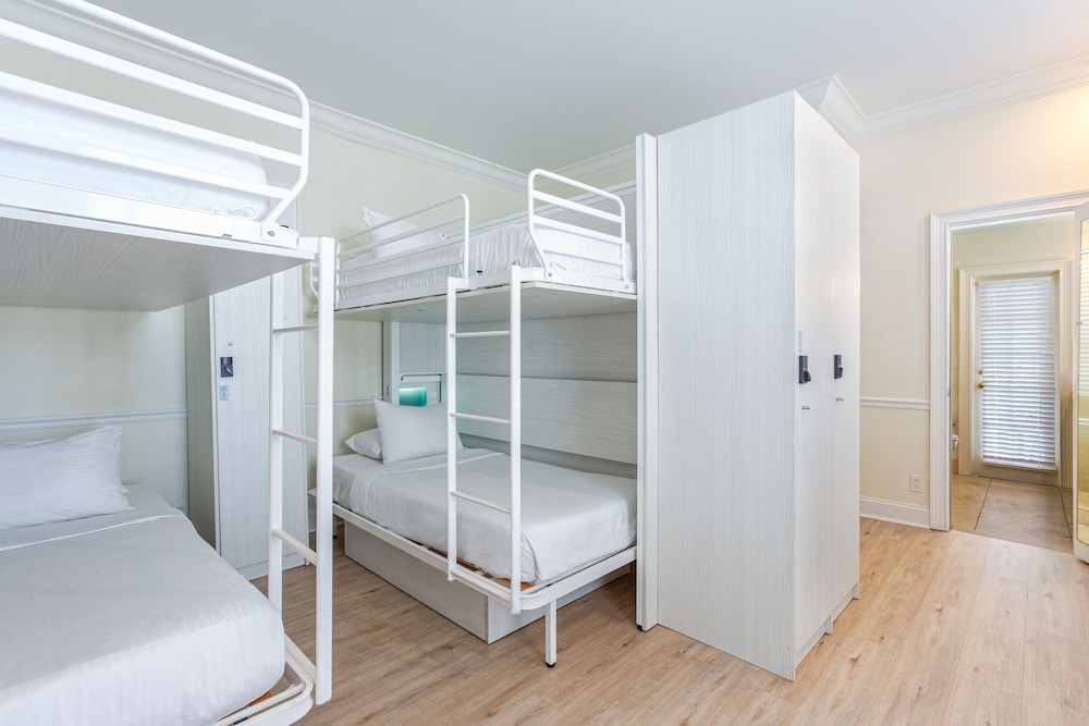 NYAH Private Balcony Room 6 Single Beds