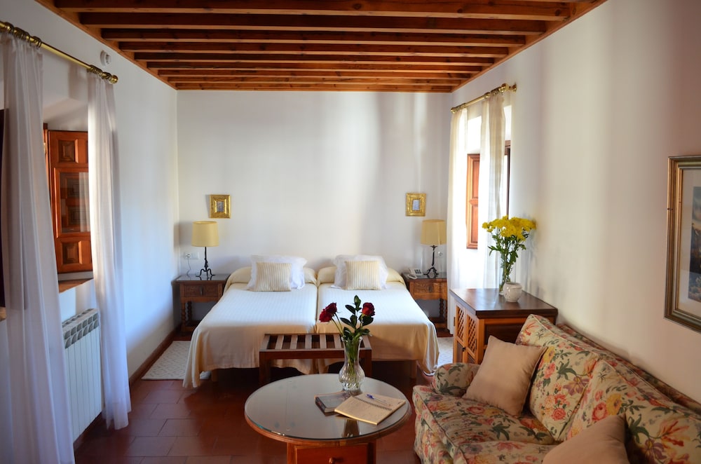Superior Double or Twin Room, City View photo 3