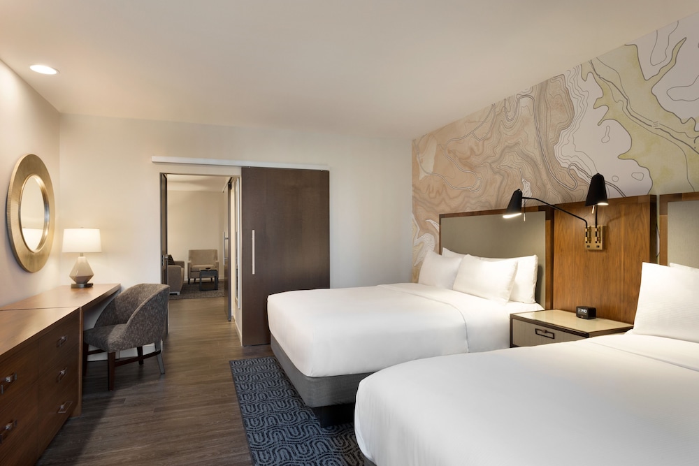 Premium Room, 2 Queen Beds, Accessible, Non Smoking (hearing acc) photo 1
