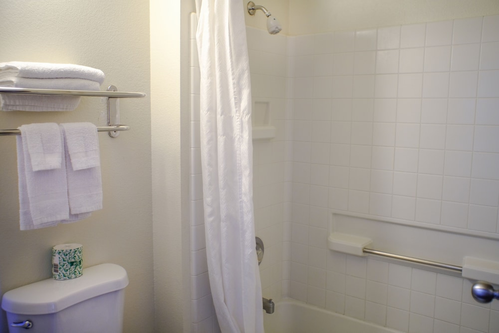 Deluxe Suite, 2 Queen Beds, Non Smoking photo 2