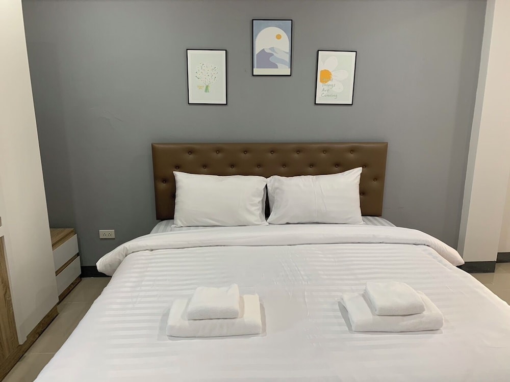 Standard Room, 1 King Bed, Private Bathroom photo 1
