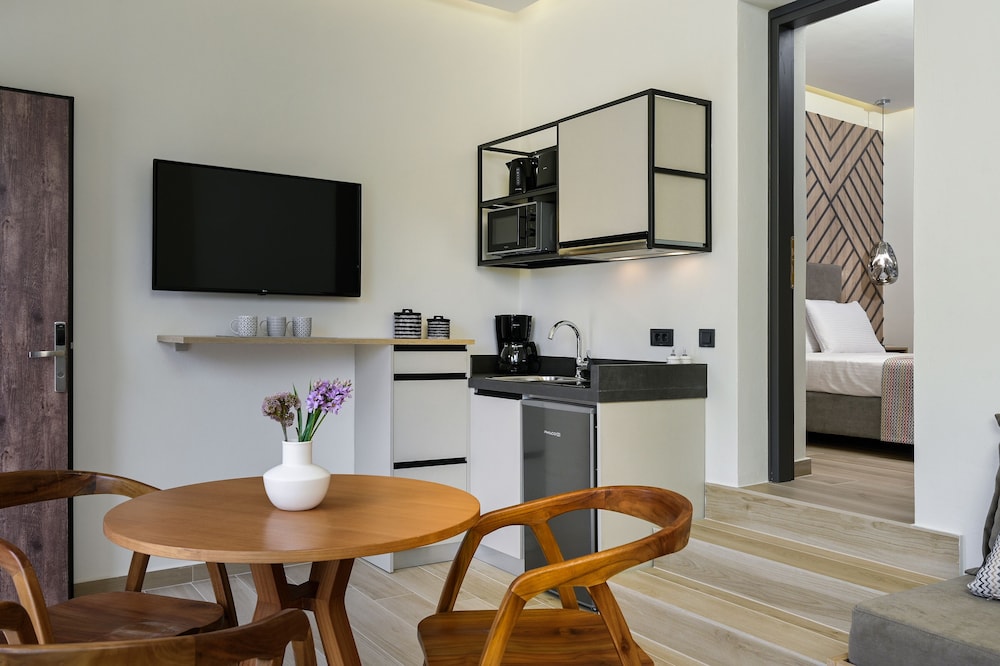 Family Room - Photo 5
