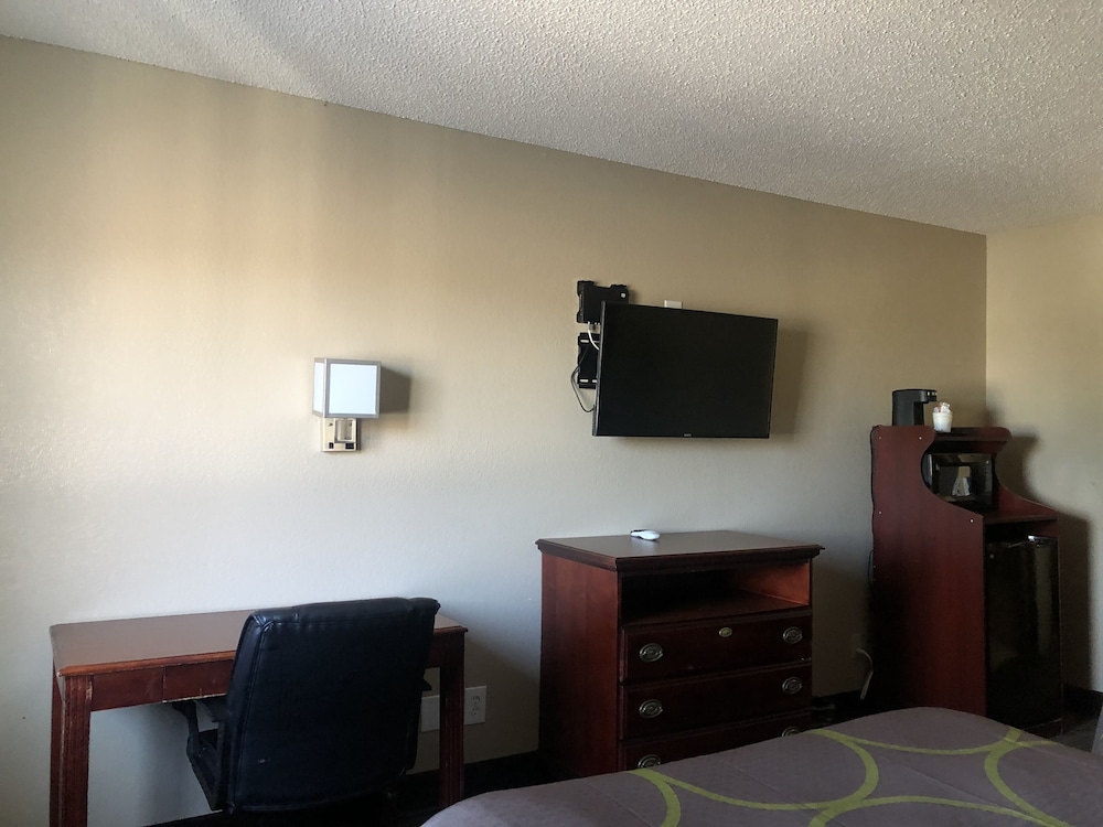 Standard Room, 1 King Bed, Accessible - Photo 1
