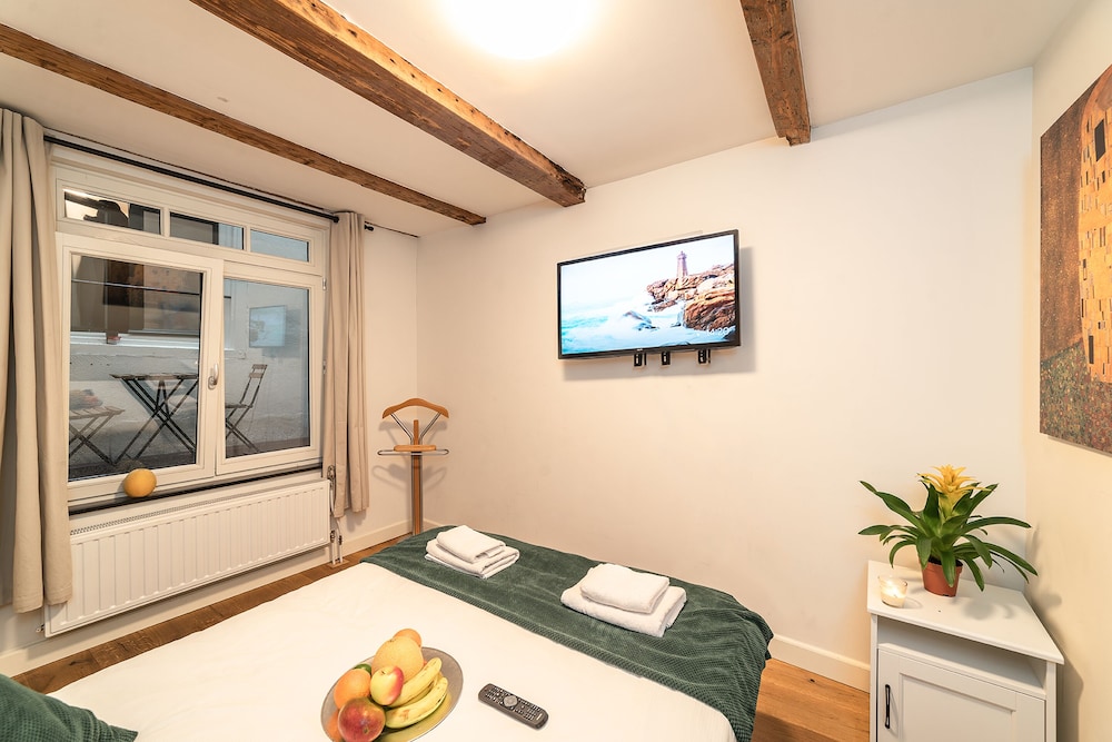 City Room photo 2