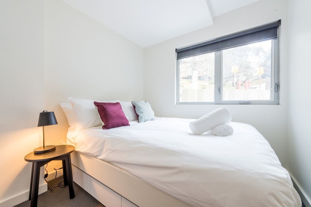 2 Bedroom 4 Share - Queen beds photo 2