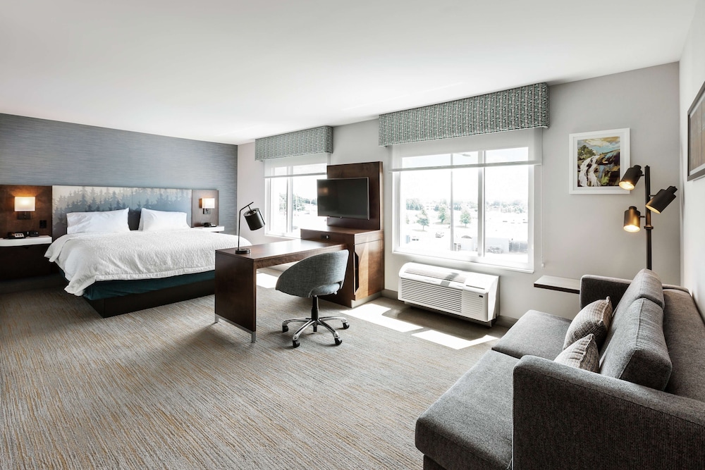 Studio, 1 King Bed with Sofa bed, Refrigerator & Microwave (Wet bar)