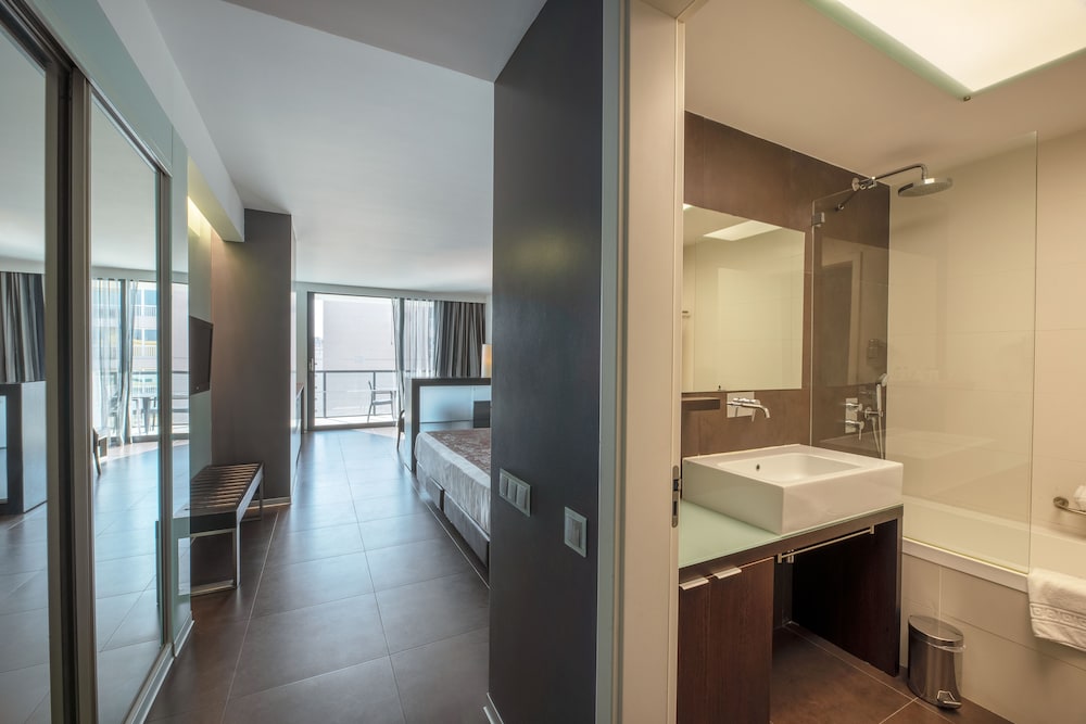 Classic Suite, City View (1 Adult) photo 2