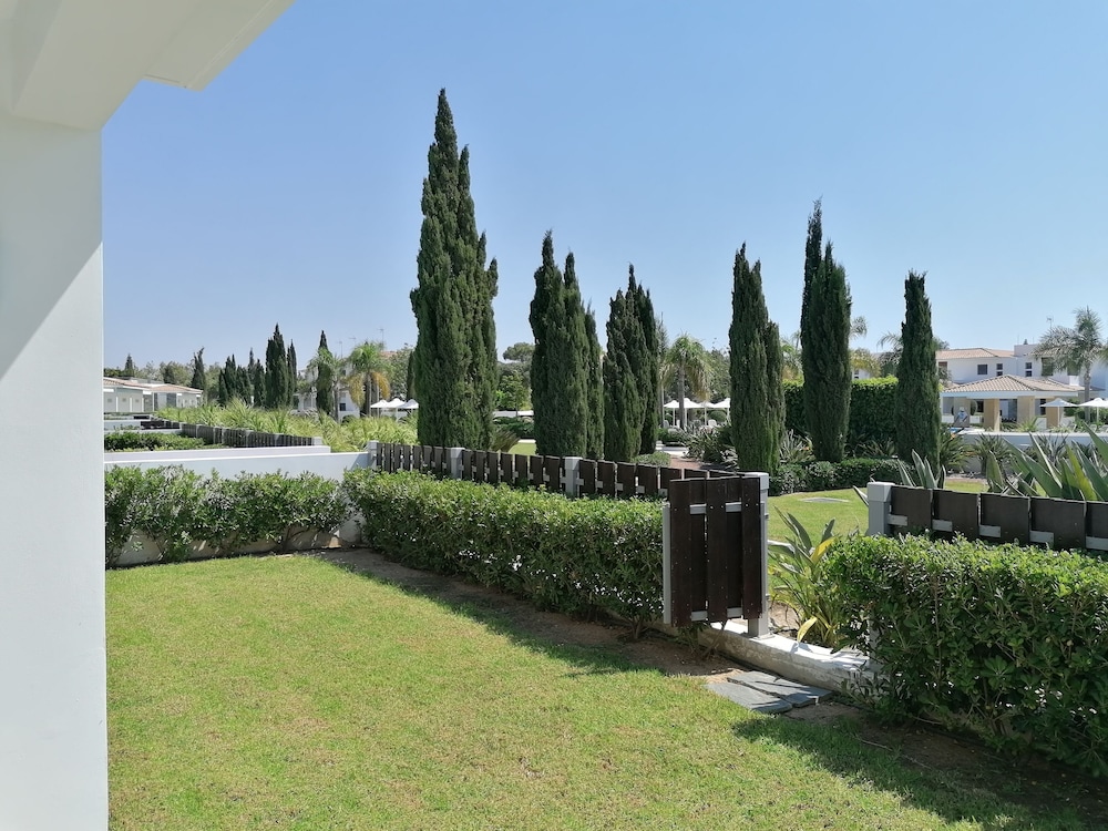 Luxury Apartment, 3 Bedrooms, Ground Floor photo 2